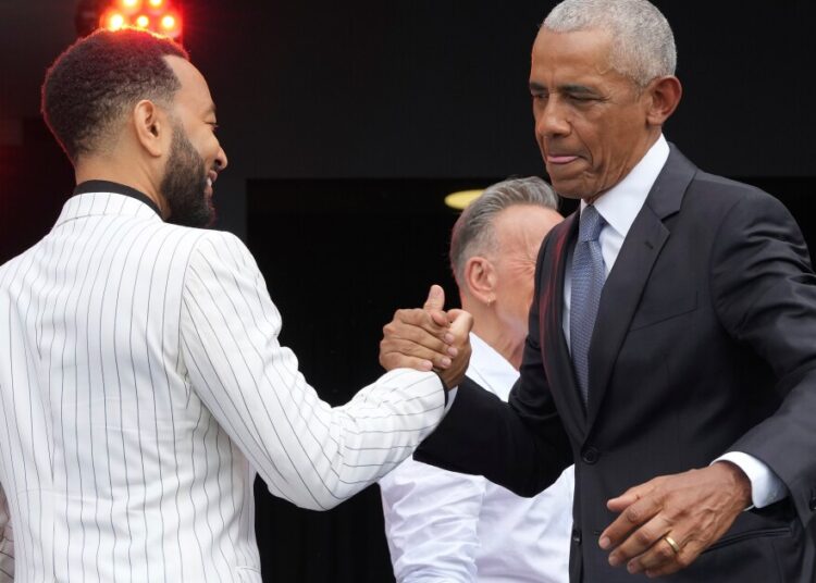 Ex-presidentes e celebridades convidadas dedicam o Centro Presidencial Obama
