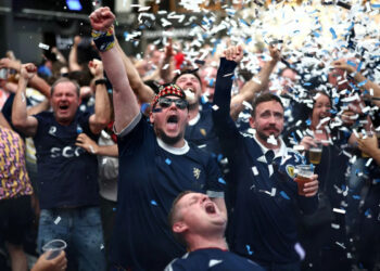 Exército Tartan e celebridades começam a festa antes da primeira partida da Escócia na Copa do Mundo em 28 anos