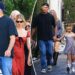 Exes Jessica Simpson e Eric Johnson se reúnem para a formatura do filho Ace na 6ª série