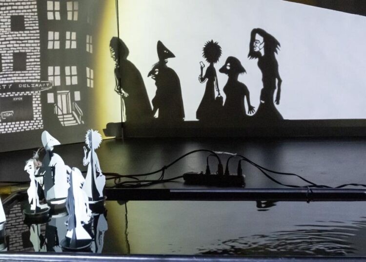 Fantoches de sombras flutuantes e paisagens oníricas chegam ao Sandglass Theatre | Entretenimento