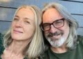 Filha do falecido Robert Carradine presta homenagem no Dia dos Pais