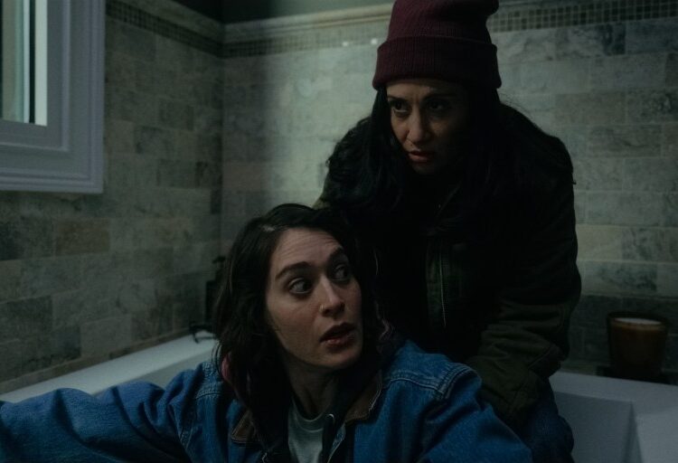 Filme ‘Drag’ de Lizzy Caplan e John Stamos será lançado no inverno de 2027