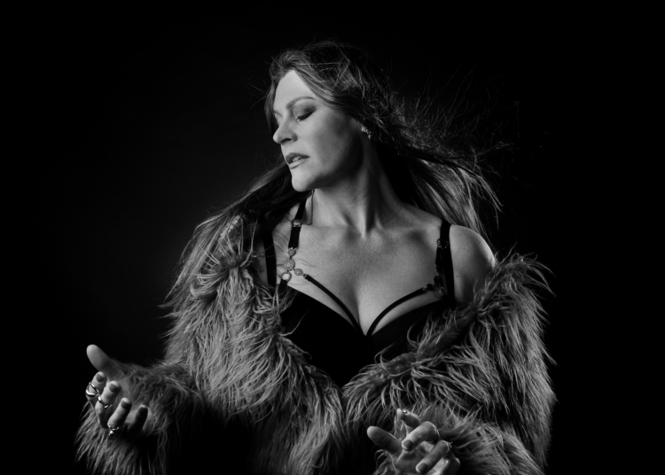 Floor Jansen abraça as raízes do metal com o novo single solo “Run” – LiveWire Music