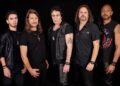 Formação atual do ANGRA lança videoclipe para nova versão de ‘Pra Frente Brasil’