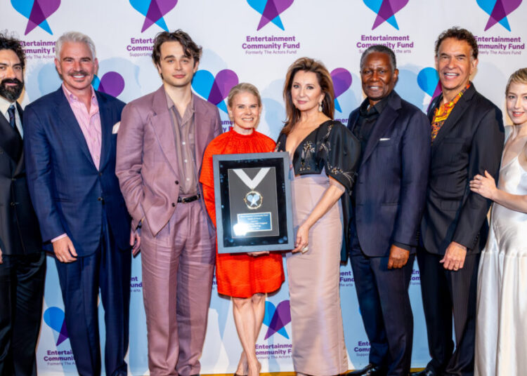 Fotos e vídeo: Elenco da Era Dourada, Daryl Roth e Yoshiki homenageados pelo Entertainment Community Fund