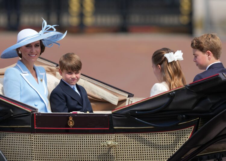 Fotos mostram a família real no desfile Trooping The Color