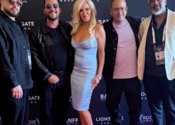 'Girls Next Door' Alum Bridget Marquardt parece irreconhecível em rara aparição no tapete vermelho aos 52 anos