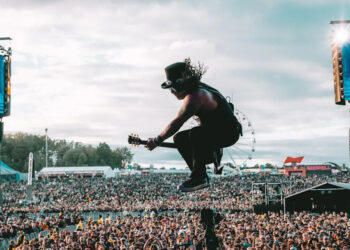 Guns N' Roses se tornou uma banda de cabaré embaraçosa