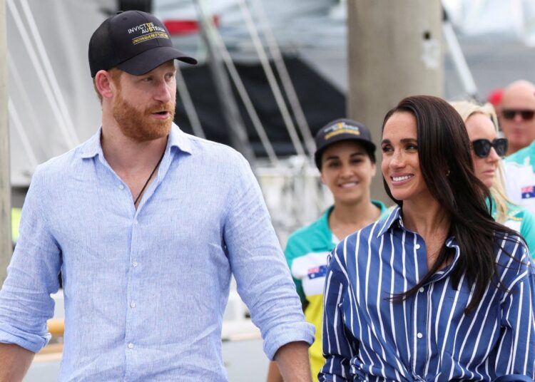 Harry e Meghan aceitam oferta para ficar na residência real durante viagem ao Reino Unido