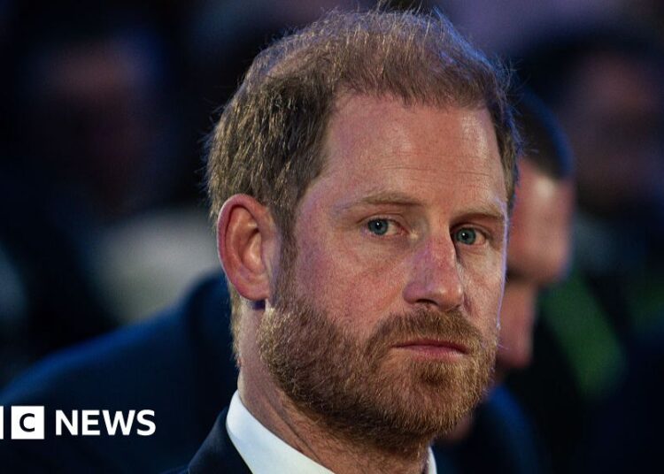 Harry reconsidera levar Meghan e filhos em viagem ao Reino Unido