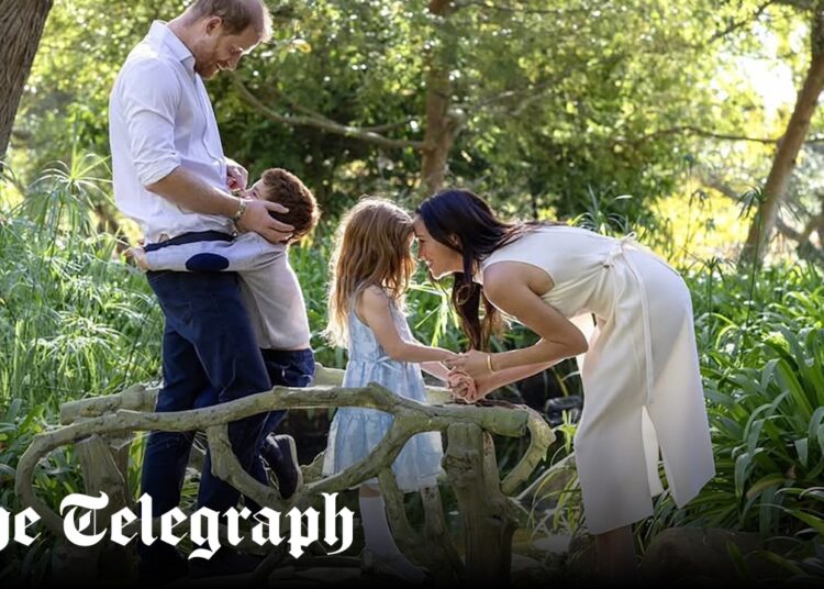 Harry reconsidera trazer Meghan e filhos para o Reino Unido por causa de disputa de segurança