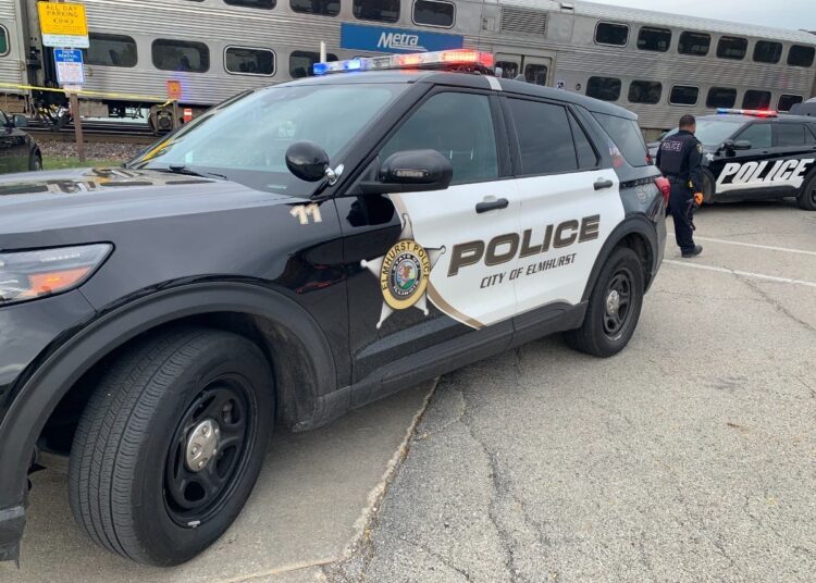 Homem agride trabalhador no local de entretenimento de Elmhurst: policiais