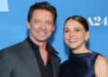 Hugh Jackman e GF Sutton Foster participam juntos da estreia do filme em Nova York