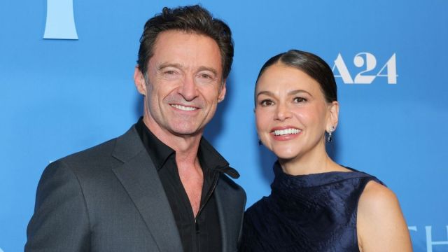 Hugh Jackman e GF Sutton Foster participam juntos da estreia do filme em Nova York