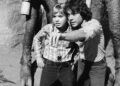 Ídolos adolescentes raramente vistos dos anos 70 se reúnem - e é um grande momento de nostalgia