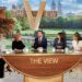 JD Vance foi à televisão divulgar um livro de memórias religiosas. 'The View' tinha outros planos