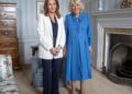 JK Rowling encontra a Rainha no Palácio de Holyroodhouse em Edimburgo