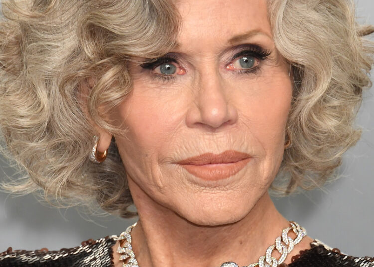 Jane Fonda exorta os artistas a serem políticos: 'Sejam defensores, não espectadores'