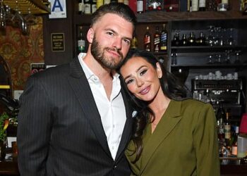 Jenni JWoww Farley se casa com Zack Carpinello