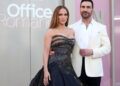 Jennifer Lopez encerra rumores de namoro com Brett Goldstein após uma estranha entrevista ao vivo na TV