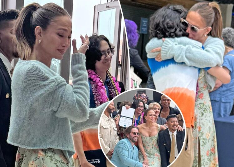 Jennifer Lopez enxuga lágrimas na formatura do filho Max