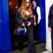 Jennifer Lopez vai a um show de David Guetta em Paris, onde faz uma aparição surpresa no palco