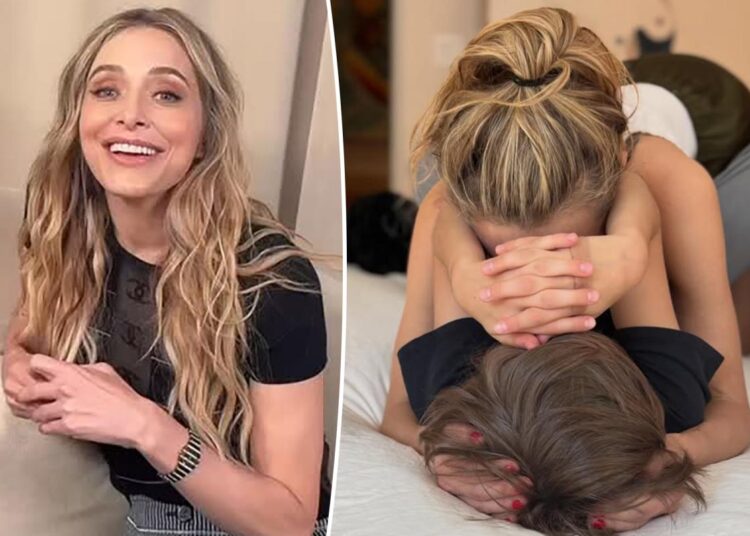 Jenny Mollen brinca que o filho é 'realmente o predador' após reação negativa por causa de fotos íntimas na cama