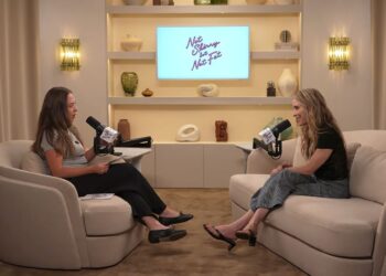 Jenny Mollen diz que relacionamento com Jason Biggs ‘ainda é romântico’ após separação