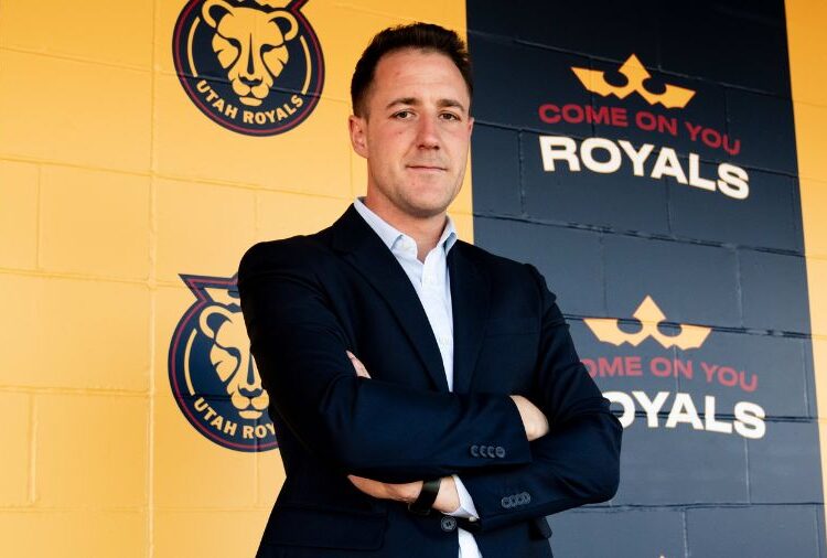Jimmy Coenraets, do Utah Royals, eleito o técnico do mês após maio invicto