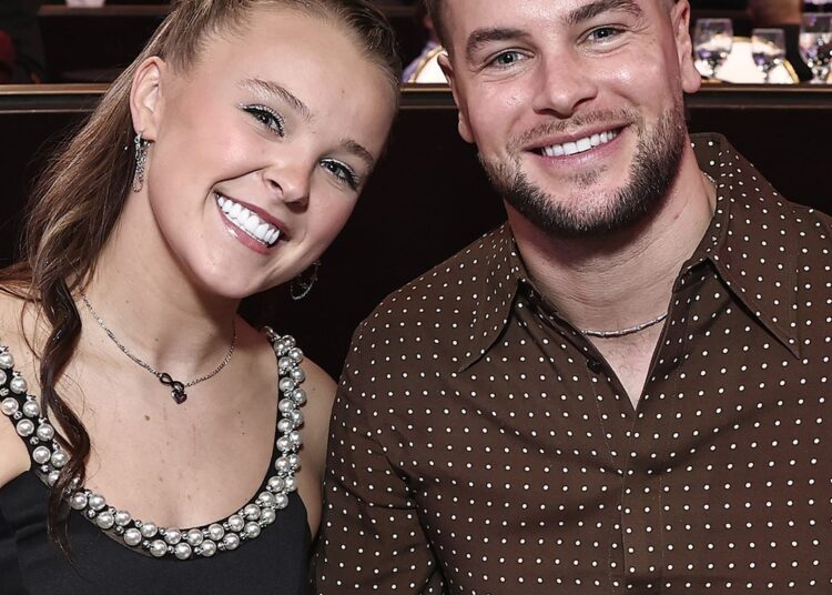 JoJo Siwa diz que o namorado Chris Hughes redefiniu queerness e identidade LGBTQ