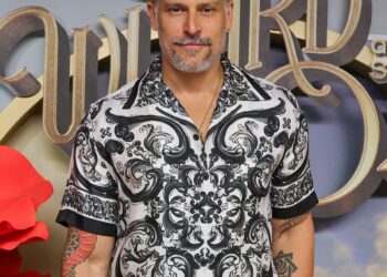 Joe Manganiello detalha a batalha quase fatal de 7 anos pela saúde relacionada à autoimunidade