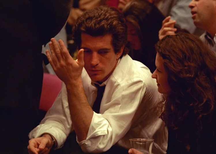 John F. Kennedy Jr. foi uma presença constante no Knicks Celebrity Row nos anos 90