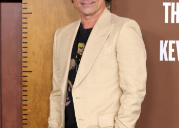 John Stamos afirma que fez uma plástica no nariz ‘consertada pelo cara de Michael Jackson’ porque ‘não parecia ótimo’