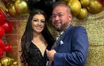 Jon Gosselin e sua esposa Stephanie apresentam novo cachorrinho