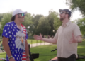Jordan Klepper, do Daily Show, entrevista pessoas no aniversário de Trump no UFC
