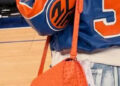 Jordyn Woods não pode levar sua bolsa da ‘sorte’ para o jogo dos Knicks devido à política de proibição de bagagem em vigor para a presença do presidente Trump