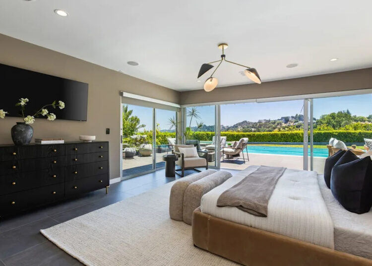 Josh Duhamel lista uma casa de US $ 3 milhões em Los Angeles depois de dizer que adoraria morar em Minn. 'Doomsday Cabin' em tempo integral