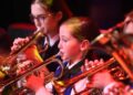 Jovens músicos brilham no evento musical Summer Sizzler de Rochdale