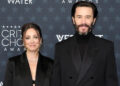 Kaley Cuoco está grávida e espera o segundo filho do noivo Tom Pelphrey