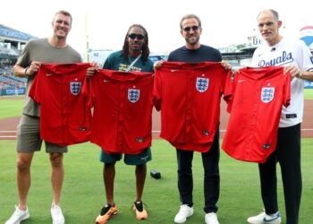 Kansas City Royals news: England’s Royals visit the Kansas City Royals