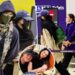 Kendall Jenner e Jacob Elordi passam despercebidos no aeroporto após fuga para a Austrália