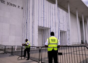 Kennedy Center diz que não é obrigado a reagendar shows após juiz bloquear fechamento de 2 anos
