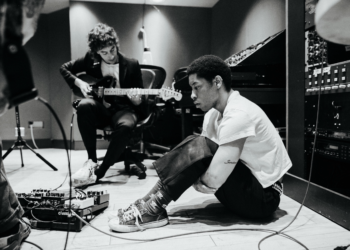 Kennyhoopla e Albert Hammond Jr. compartilham novo single “NEW AMERICA //” para Juneteenth: Ouça
