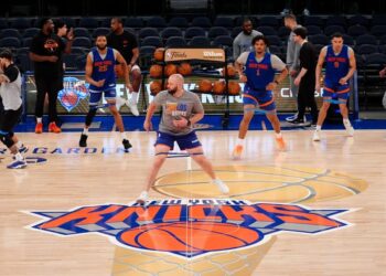 Knicks dizem que US$ 1 milhão foi a oferta vencedora por 2 assentos na fila de celebridades para o jogo 3 das finais da NBA | Ap-esportes