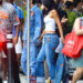 Kylie Jenner e Timothée Chalamet dão as mãos no jogo 4 do Knicks em looks jeans coordenados