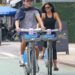Kylie Jenner usa seus tabis para passeio de bicicleta em Nova York com Timothée Chalamet