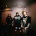 LEFT TO SUFFER LANÇA NOVA MÚSICA BRUTALMENTE HONESTA “GUN IN THE DUFFLE BAG”