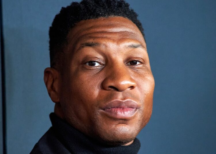 Lançado o trailer do filme codificado em MAGA de Jonathan Majors