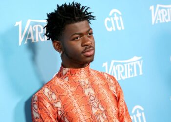 Lil Nas X compartilha atualizações sobre saúde mental e provoca novas músicas em vídeo