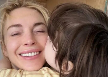 Lindsay Lohan compartilha fotos raras de pai e filho em homenagem ao aniversário do marido